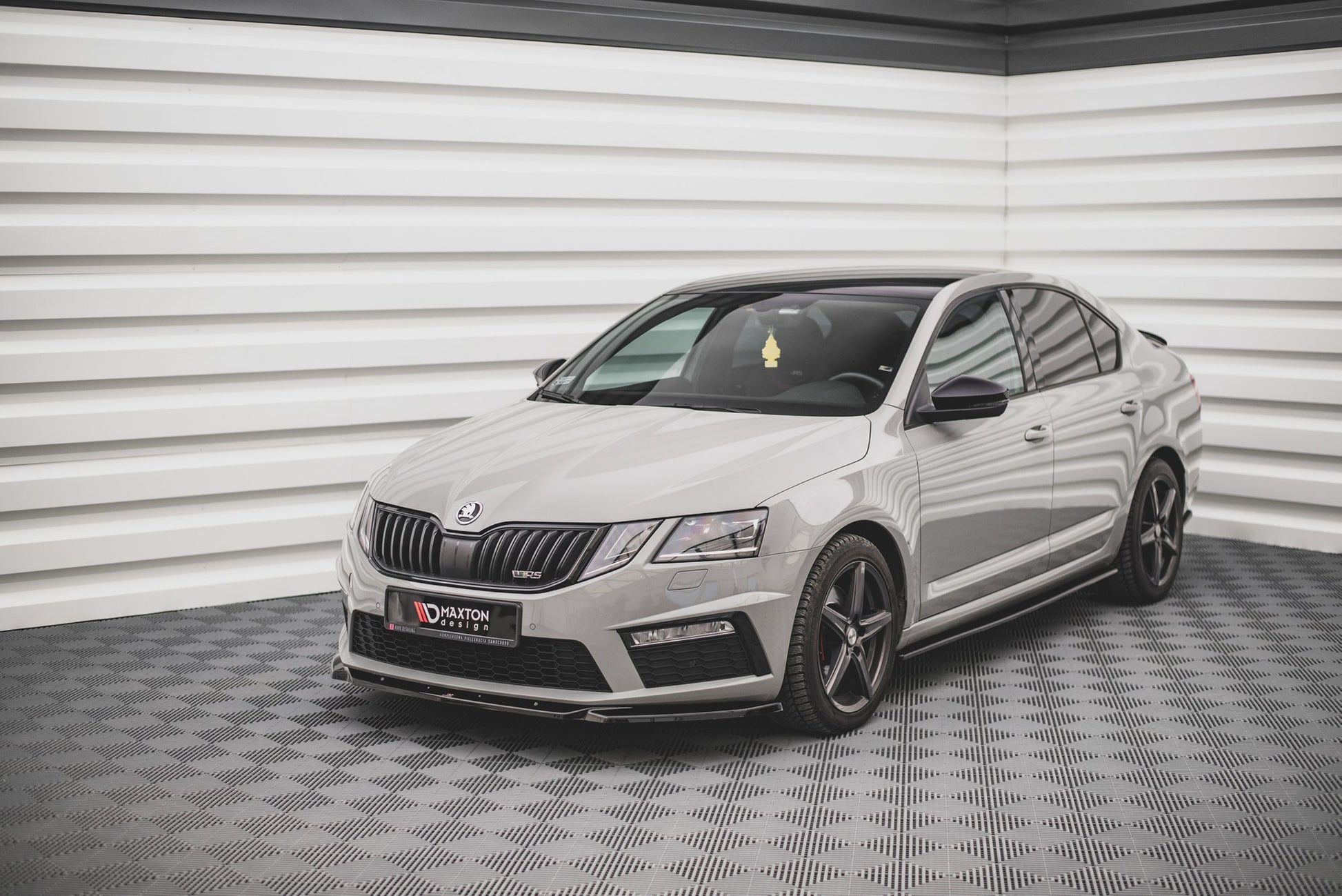 Front Ansatz V.3 für Skoda Octavia RS Mk3 Facelift schwarz Hochglanz