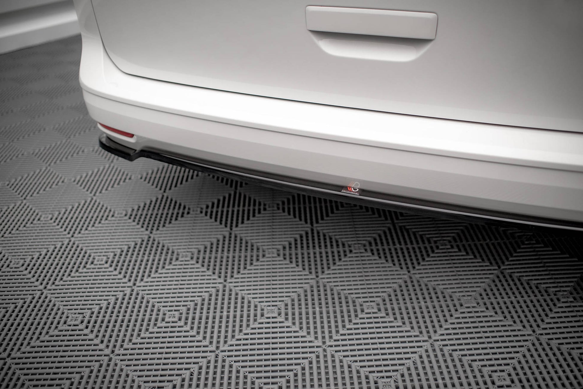 Mittlerer Diffusor Heck Ansatz für Volkswagen Caddy Mk5 schwarz Hochglanz