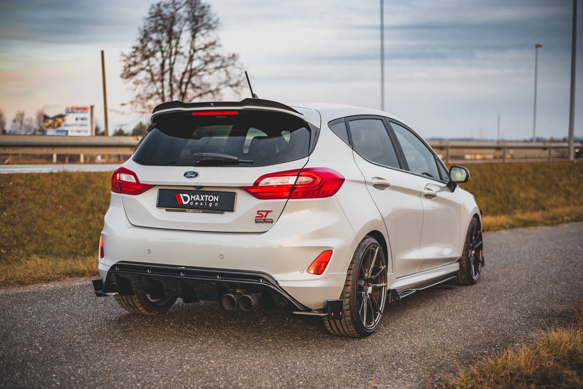 Heck Ansatz Flaps Diffusor +Flaps für V.4 Ford Fiesta ST Mk8