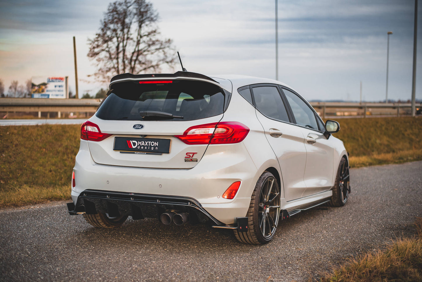 Heck Ansatz Flaps Diffusor +Flaps für V.4 Ford Fiesta ST Mk8