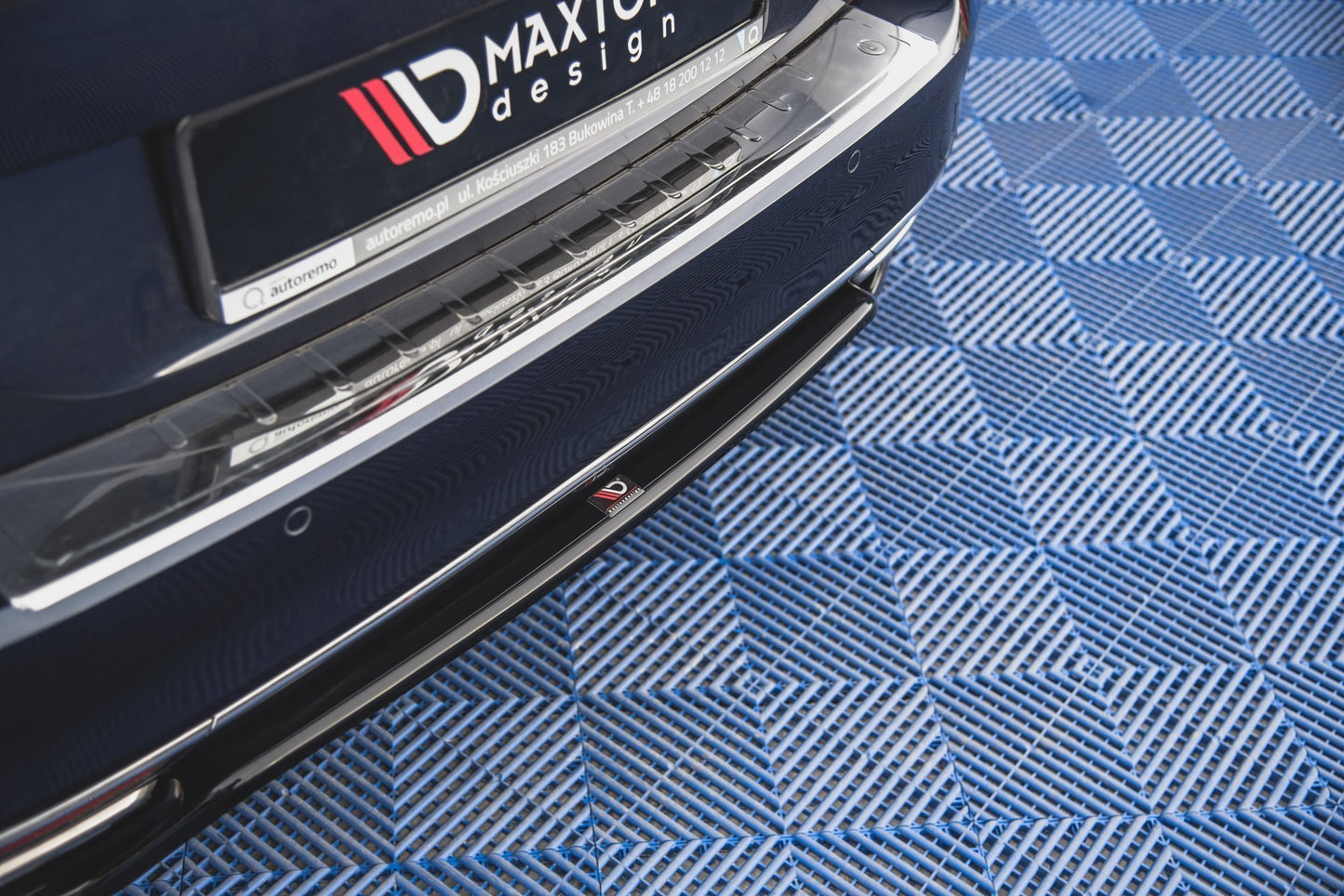 Mittlerer Diffusor Heck Ansatz für Volkswagen Passat B8 schwarz Hochglanz