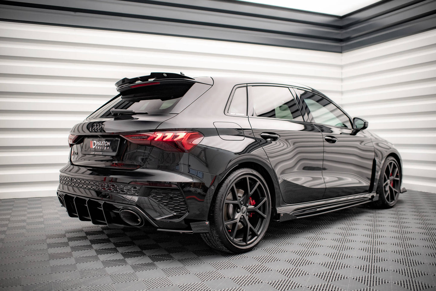 Street Pro Heck Ansatz Flaps Diffusor +Flaps für Audi RS3 Sportback 8Y schwarz Hochglanz