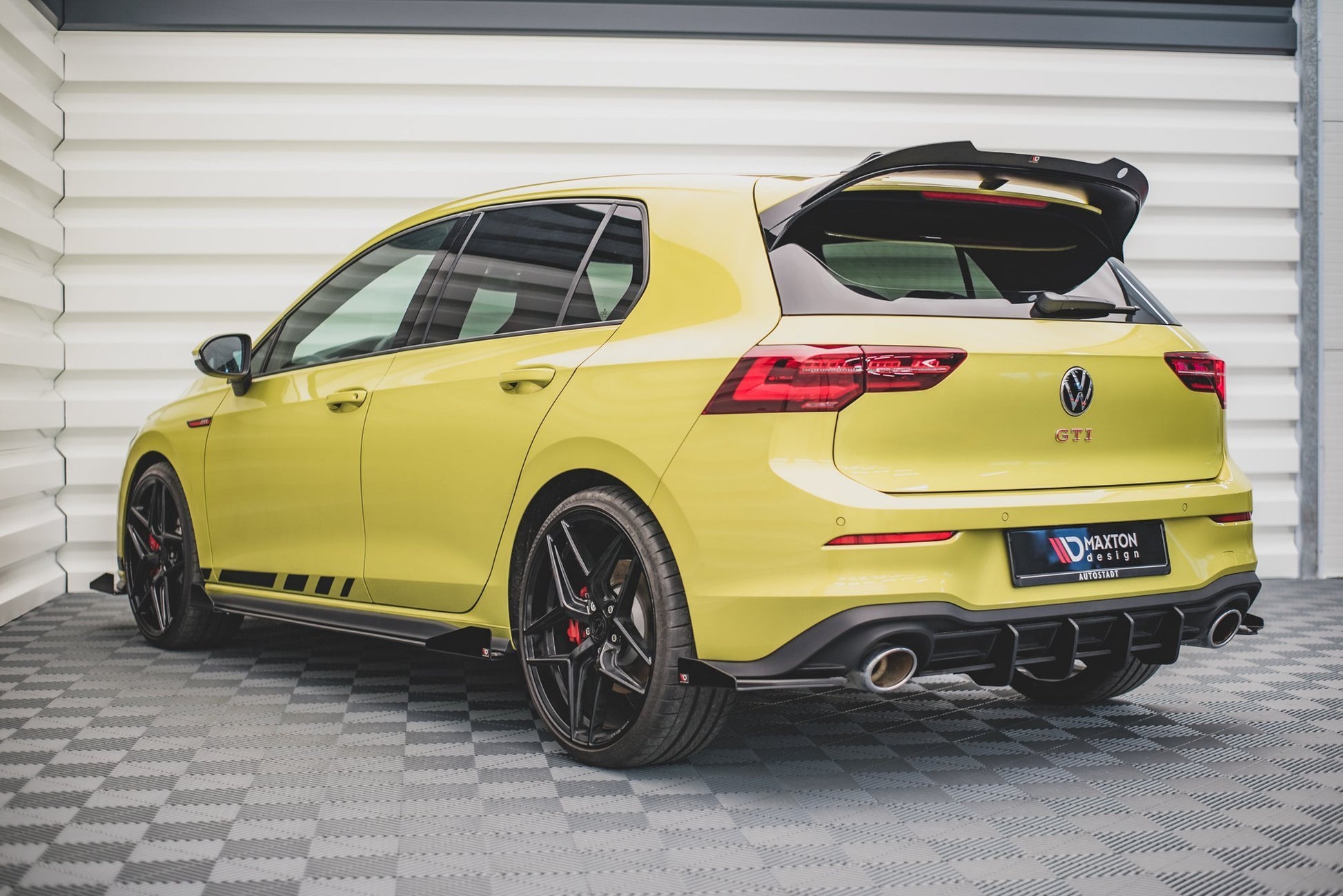 Hintere Seiten Flaps für Volkswagen Golf 8 GTI Clubsport schwarz Hochglanz