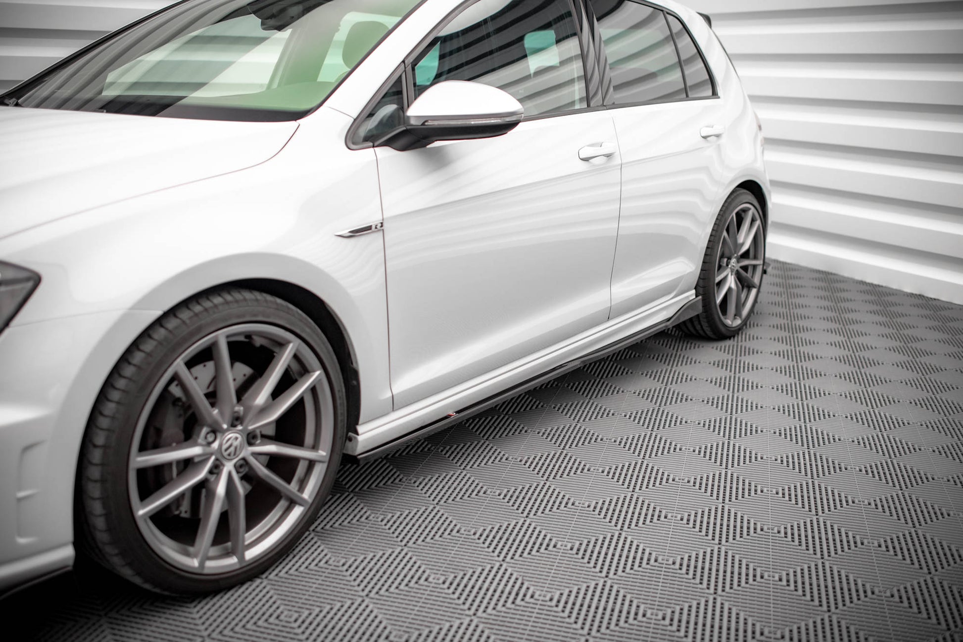 Seitenschweller Ansatz für V.2 für Volkswagen Golf R Mk7 schwarz Hochglanz