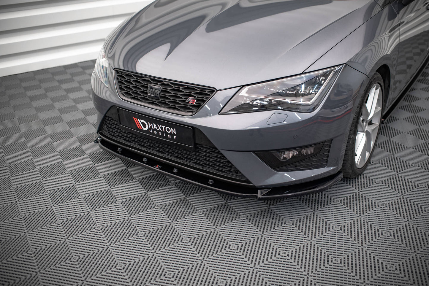 Front Ansatz V.1 für Seat Leon FR / Cupra Mk3 schwarz Hochglanz