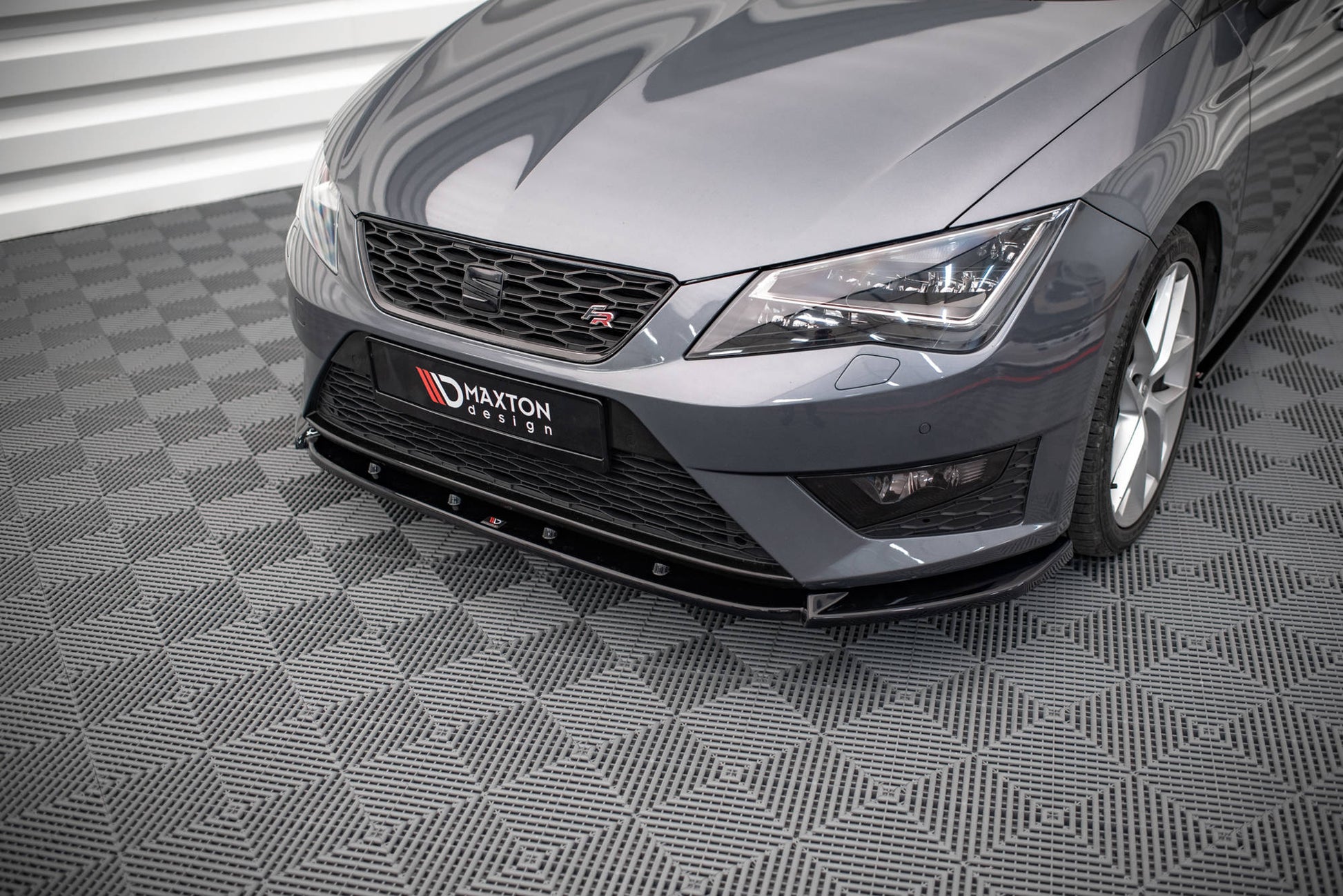Front Ansatz V.1 für Seat Leon FR / Cupra Mk3 schwarz Hochglanz
