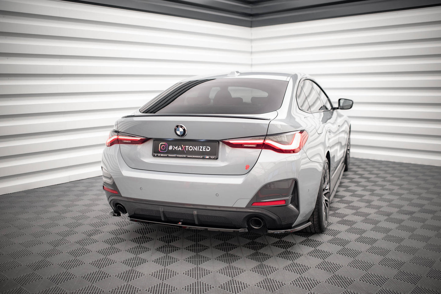Mittlerer Diffusor Heck Ansatz für BMW 4er Gran Coupe M-Paket G26 schwarz Hochglanz