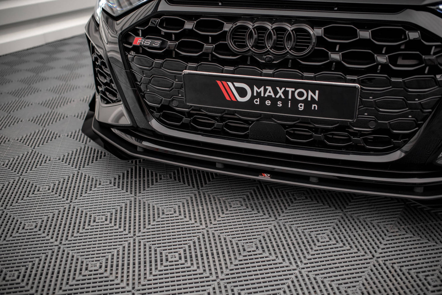Street Pro Front Ansatz für +Flaps für V.1 + Flaps Audi RS3 8Y schwarz Hochglanz