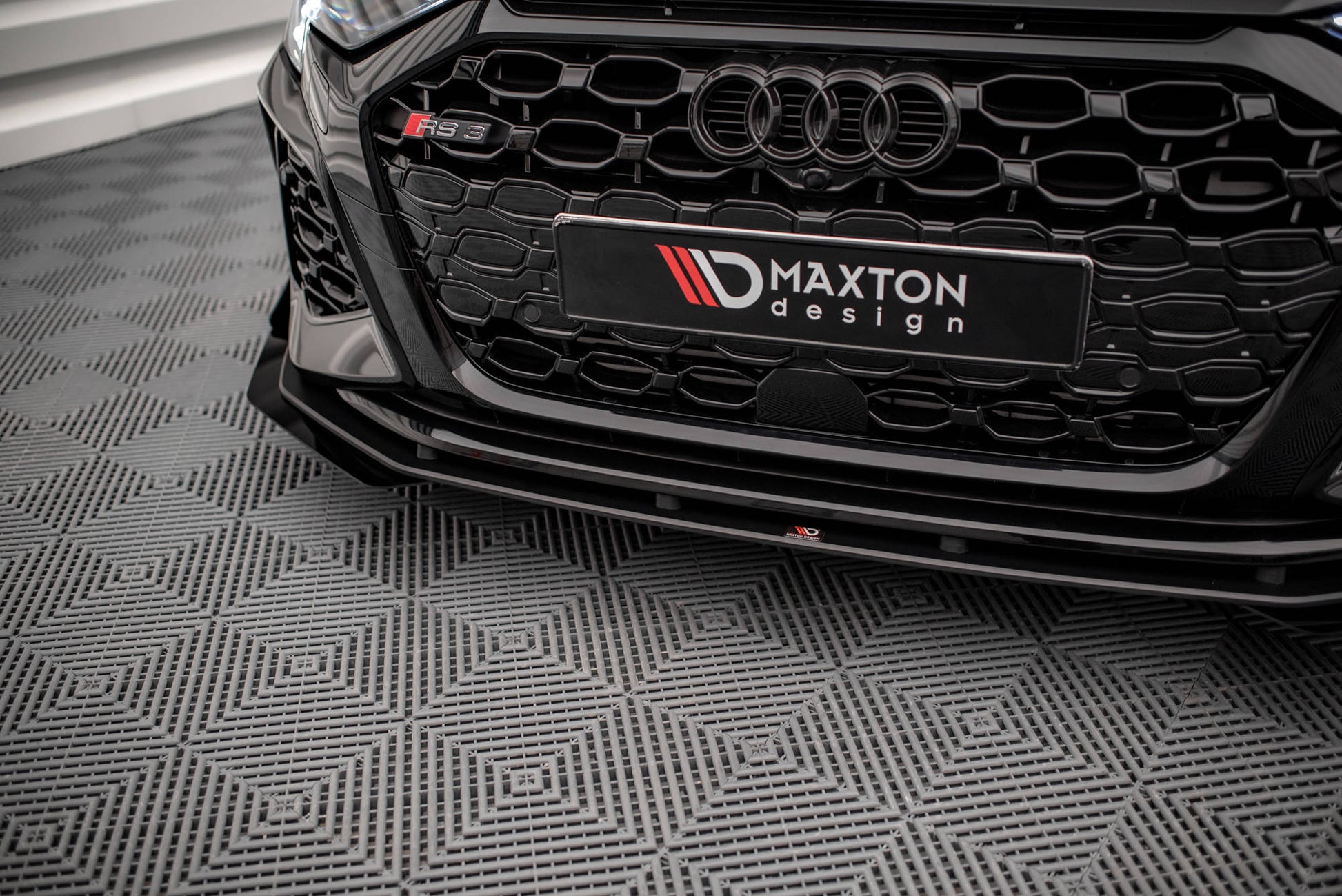Street Pro Front Ansatz für +Flaps für V.1 + Flaps Audi RS3 8Y schwarz Hochglanz