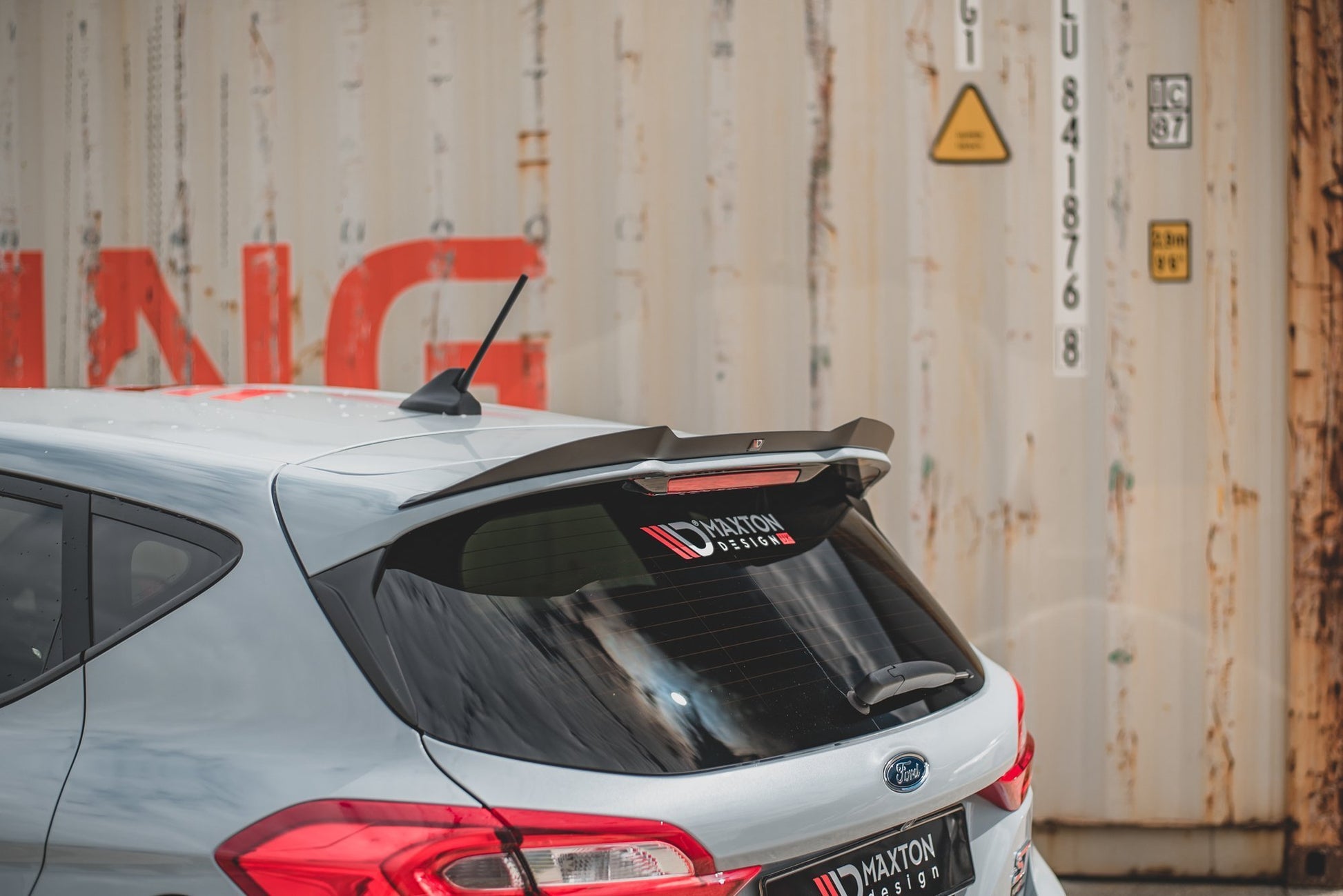 Spoiler CAP V.3 für Ford Fiesta Mk8 ST / ST-Line schwarz Hochglanz