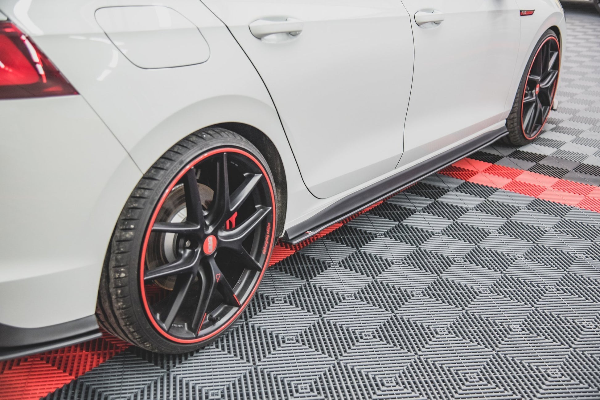 Robuste Racing Seitenschweller Ansatz für für Volkswagen Golf 8 GTI / GTI Clubsport