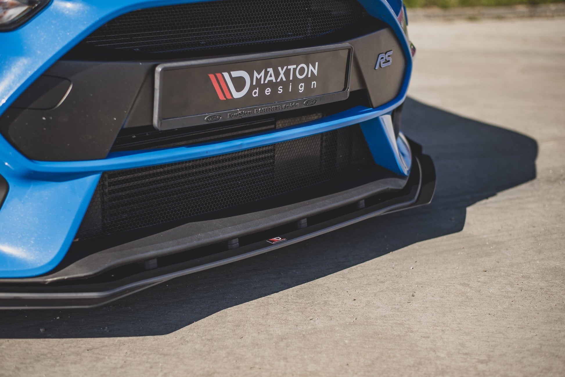 Robuste Racing Front Ansatz für passend +Flaps für Ford Focus RS Mk3 schwarz Hochglanz