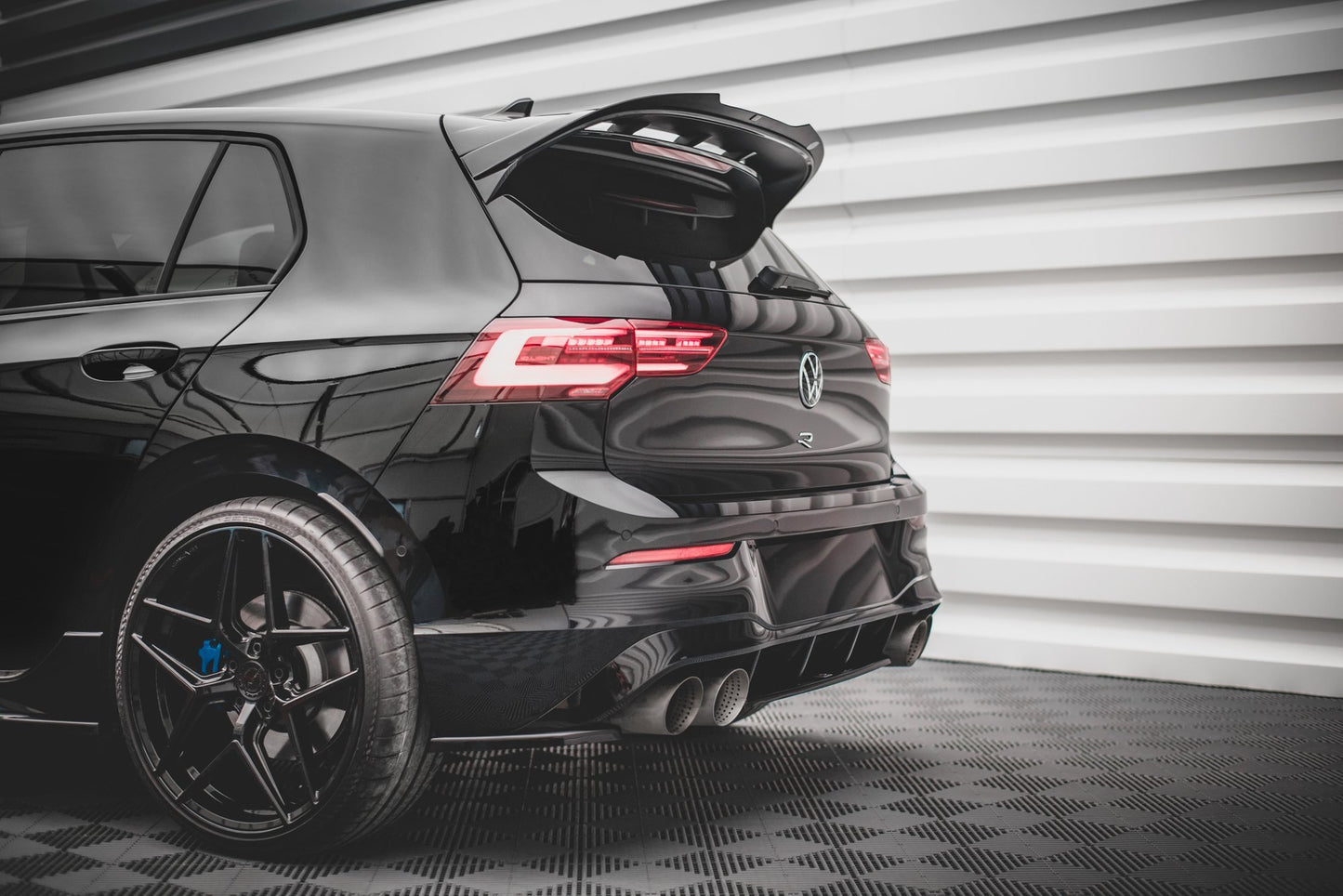 Mittlerer Diffusor Heck Ansatz für Volkswagen Golf R Mk8 schwarz matt