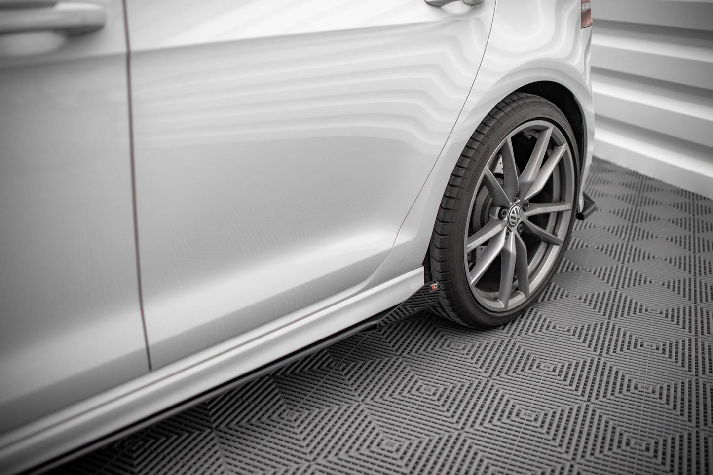Side Flaps Volkswagen Golf R Mk7 schwarz Hochglanz