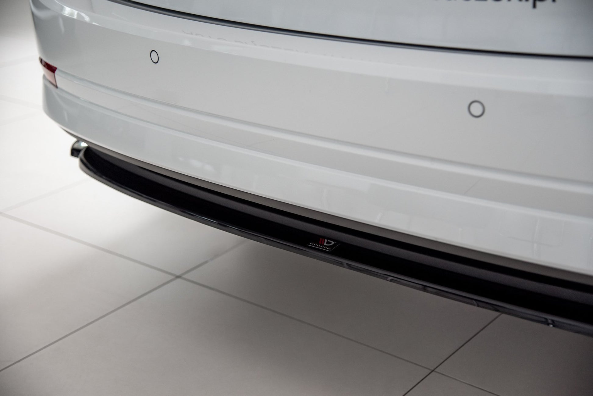 Mittlerer Diffusor Heck Ansatz für Skoda Octavia Mk4 schwarz Hochglanz