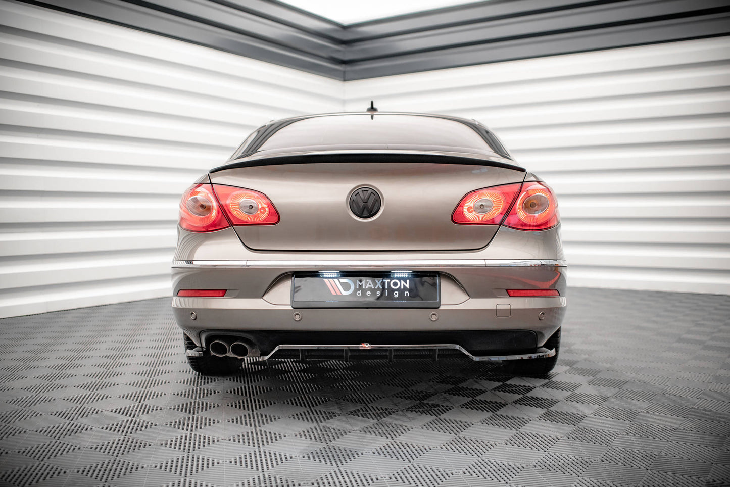 Mittlerer Diffusor Heck Ansatz DTM Look für Volkswagen Passat CC schwarz Hochglanz
