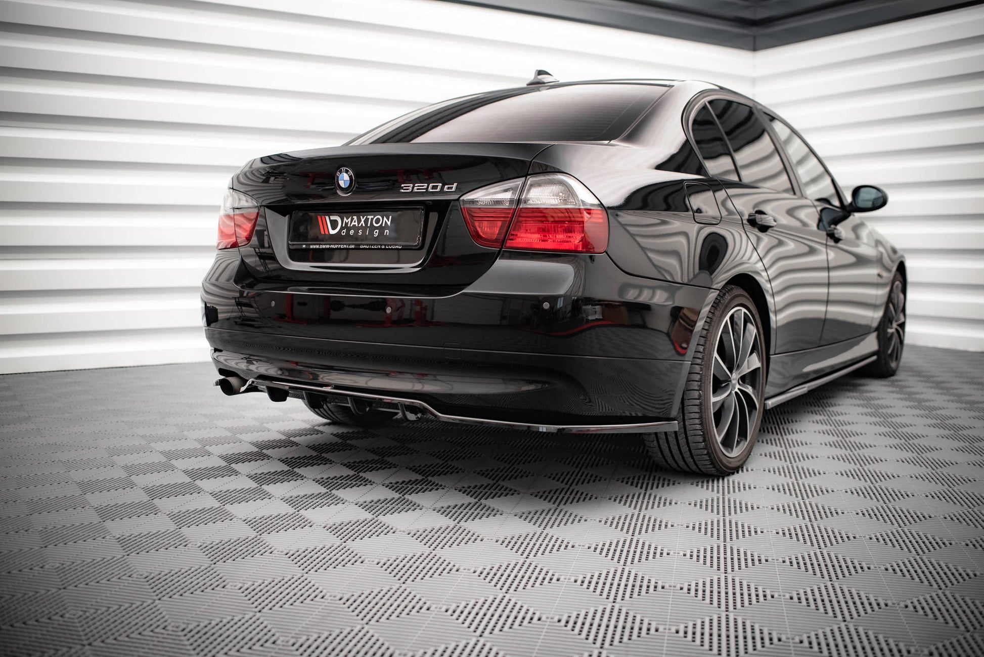 Mittlerer Diffusor Heck Ansatz DTM Look für BMW 3er Limousine E90 schwarz matt