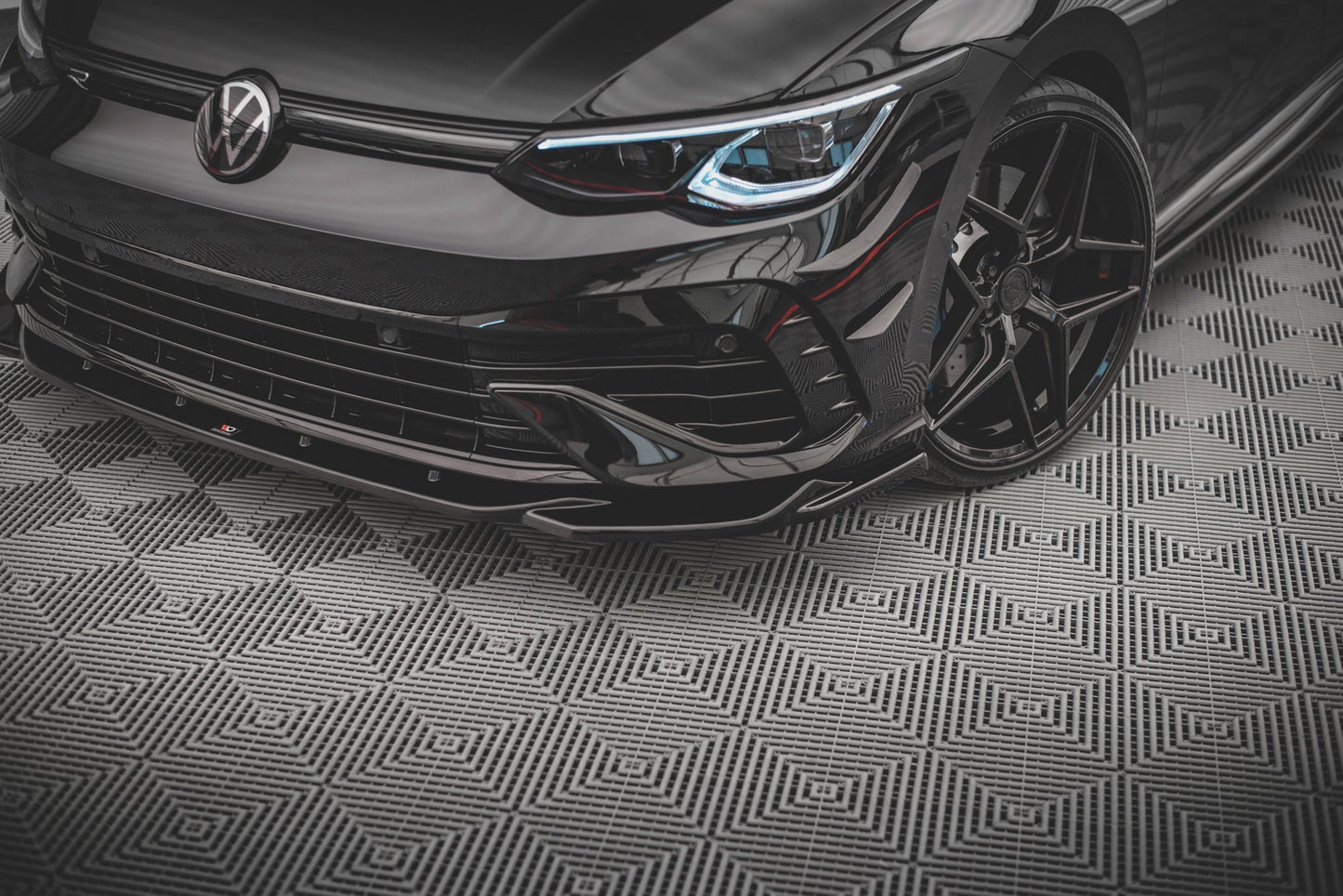 Front Ansatz V.4 für Volkswagen Golf R Mk8 Carbon Look