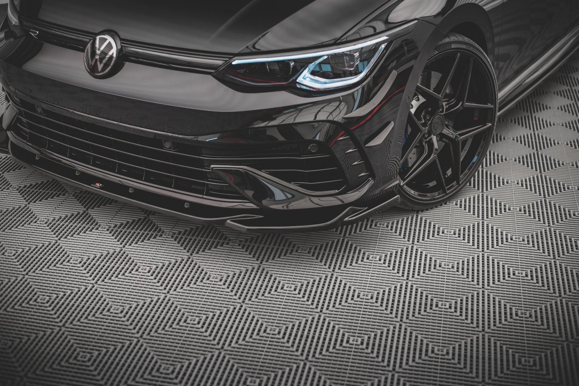 Front Ansatz V.4 für Volkswagen Golf R Mk8 Carbon Look