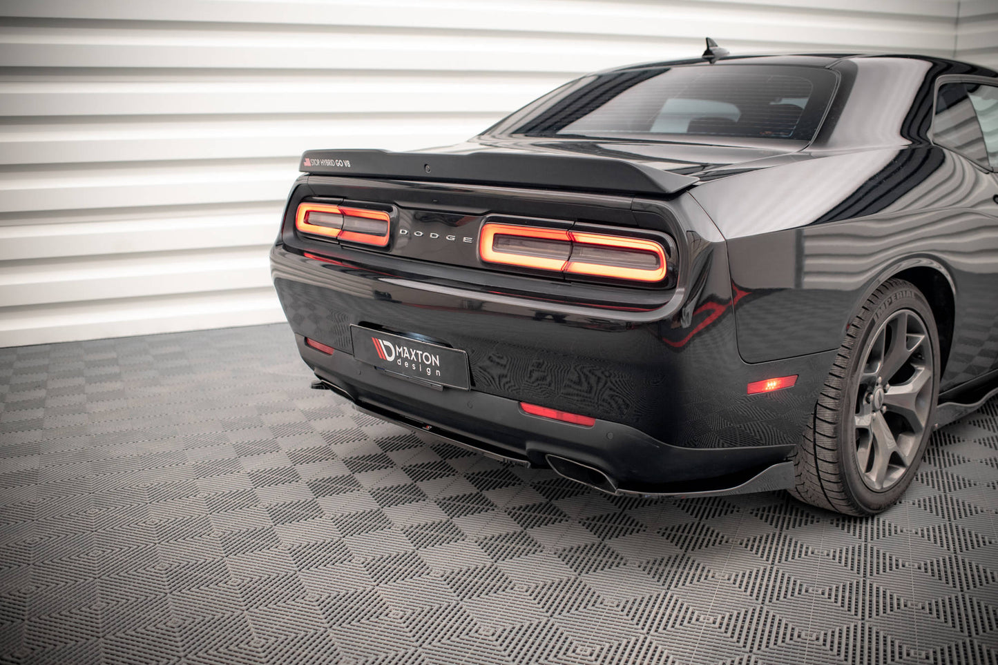 Heck Ansatz Flaps Diffusor für Dodge Challenger RT Mk3 Facelift schwarz Hochglanz
