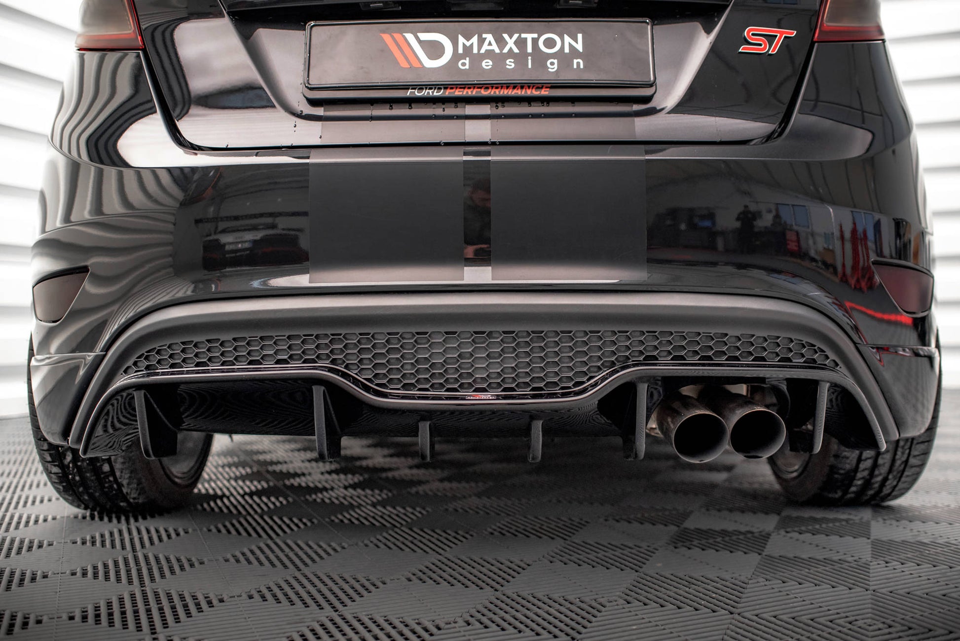 Diffusor Heck Ansatz für Ford Fiesta ST (5-Türige version) Mk7 Facelift schwarz Hochglanz