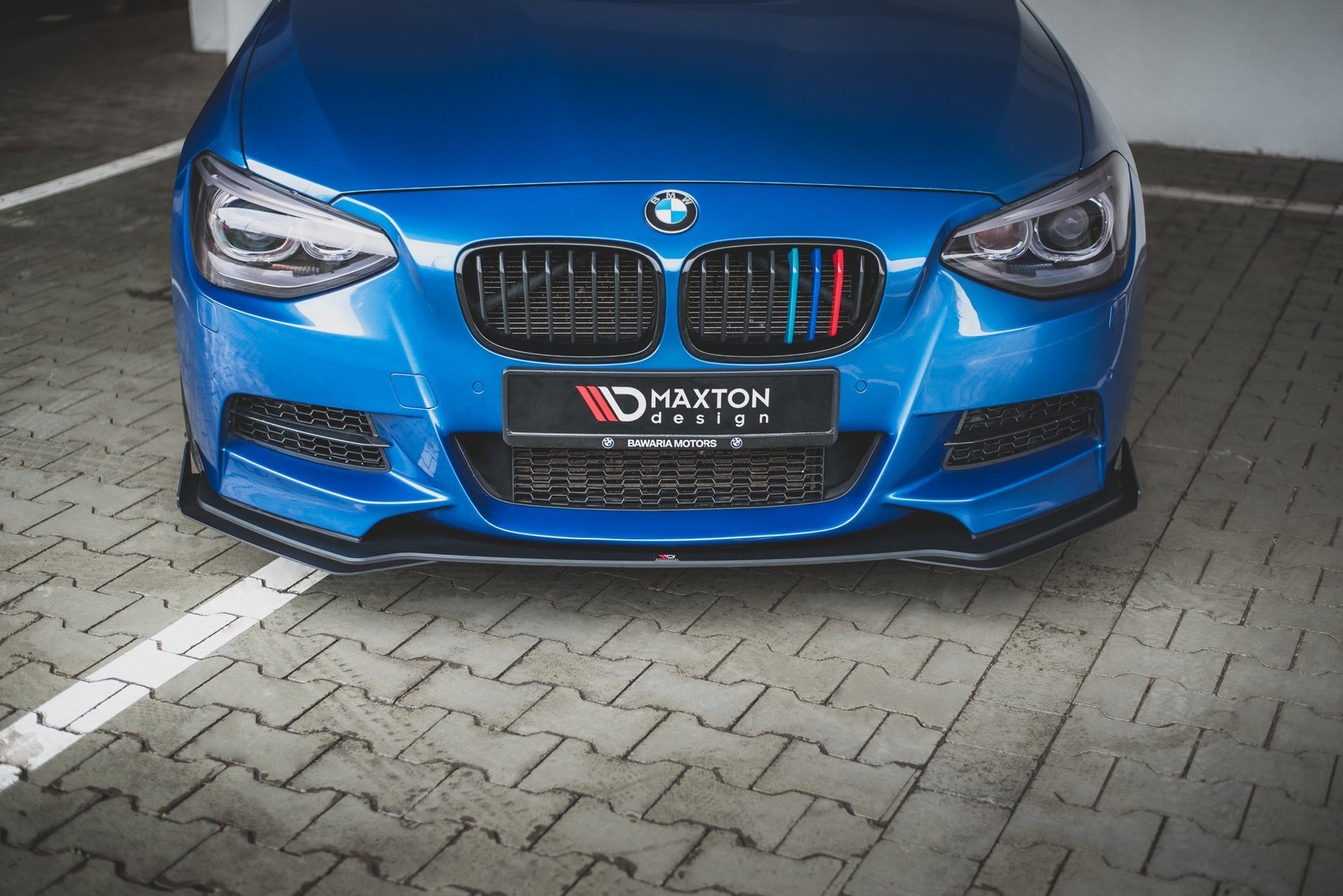 Robuste Racing Front Ansatz für passend +Flaps für BMW M135i F20 schwarz Hochglanz
