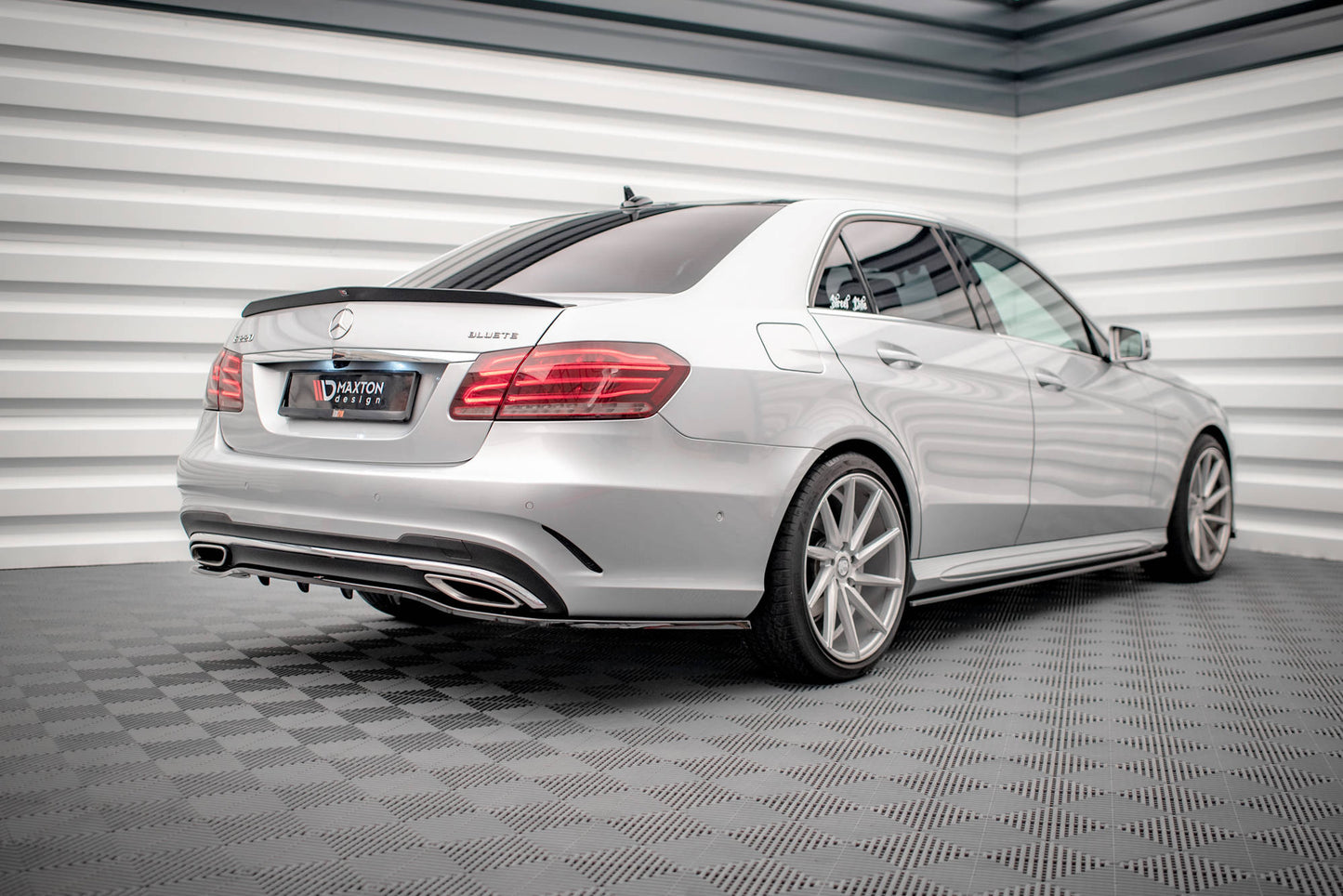 Mittlerer Diffusor Heck Ansatz DTM Look für Mercedes-Benz E AMG-Line Limousine W212 Facelift schwarz matt