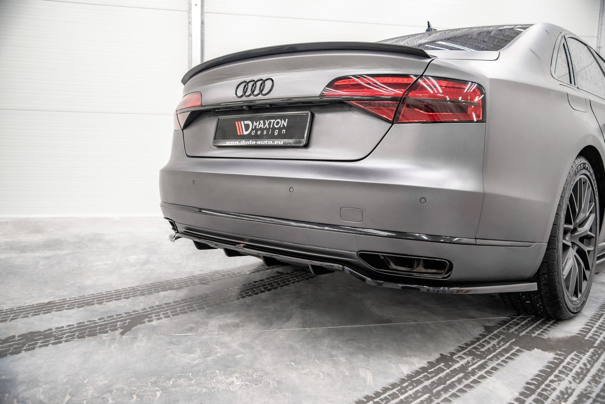 Mittlerer Diffusor Heck Ansatz DTM Look für Audi A8 D4 Facelift Carbon Look
