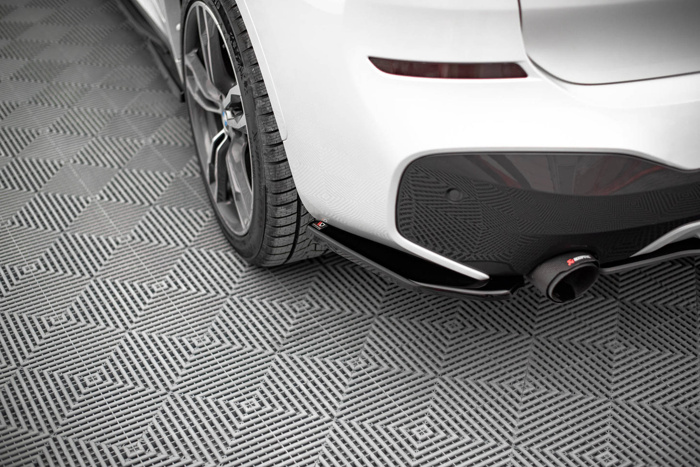 Heck Ansatz Flaps Diffusor für BMW X1 M-Paket F48 schwarz Hochglanz