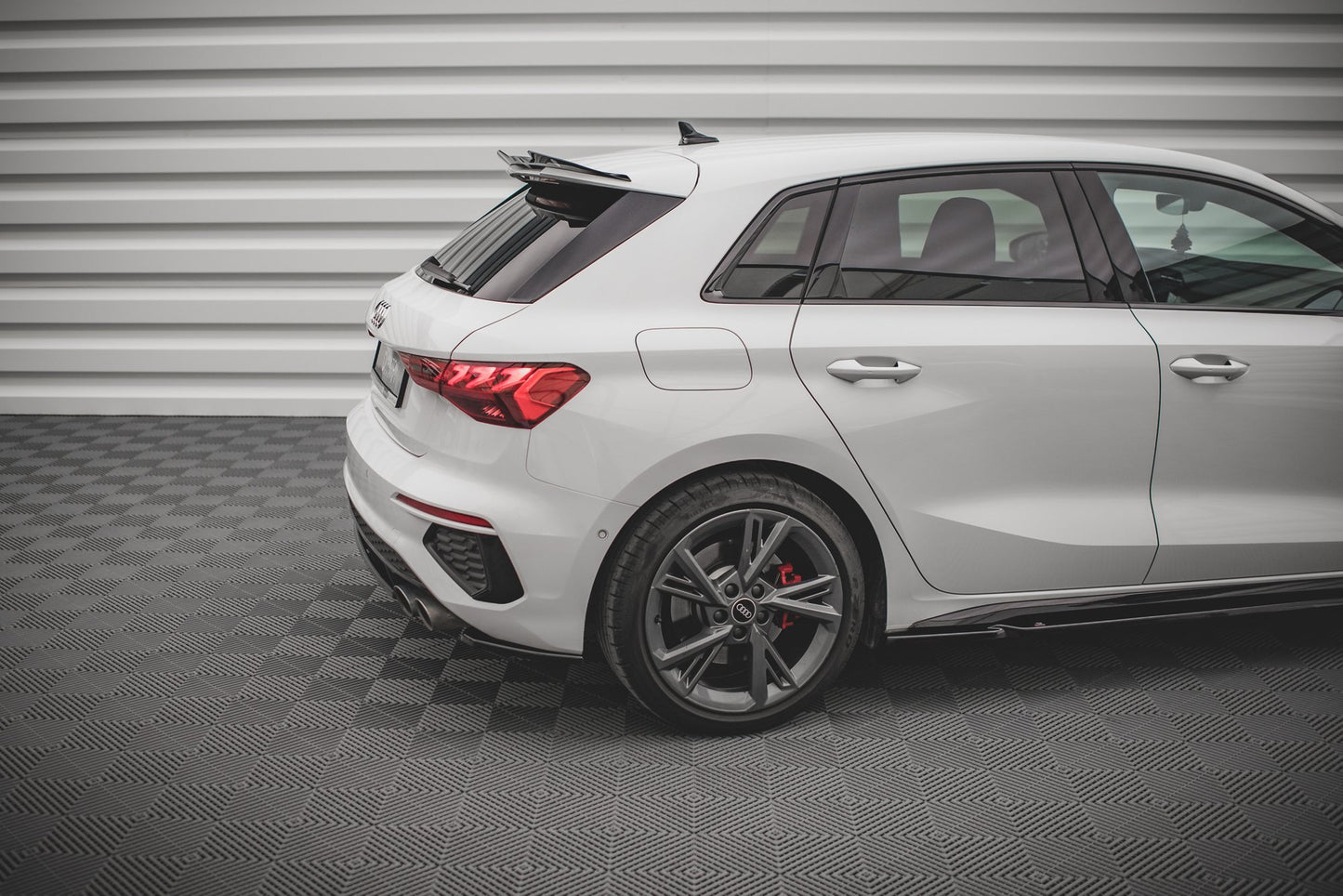 Heck Ansatz Flaps Diffusor V.1 für Audi S3 Sportback 8Y Carbon Look