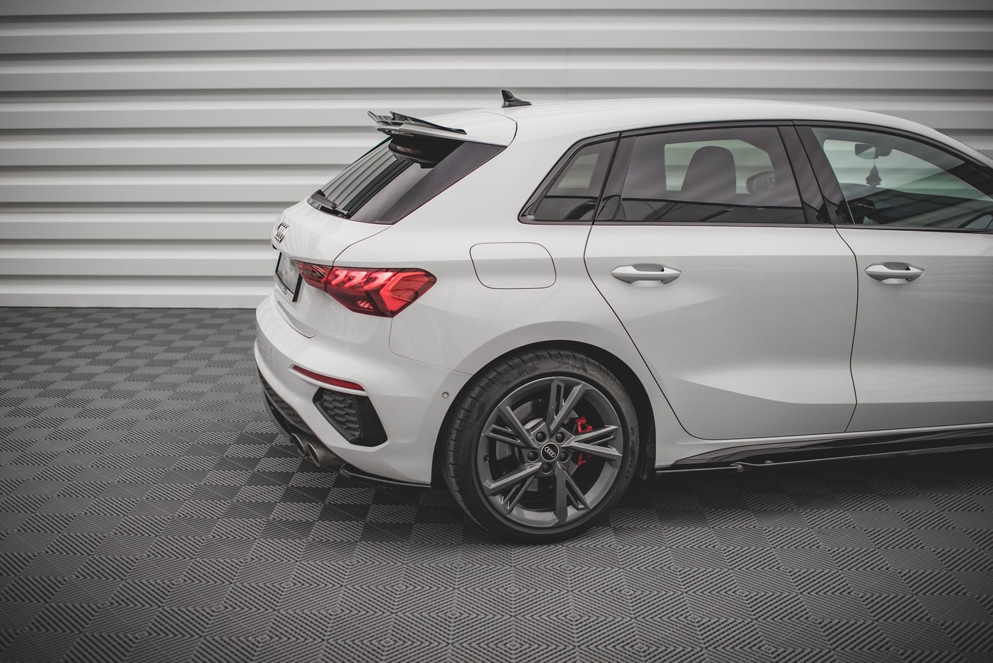 Heck Ansatz Flaps Diffusor V.1 für Audi S3 Sportback 8Y Carbon Look