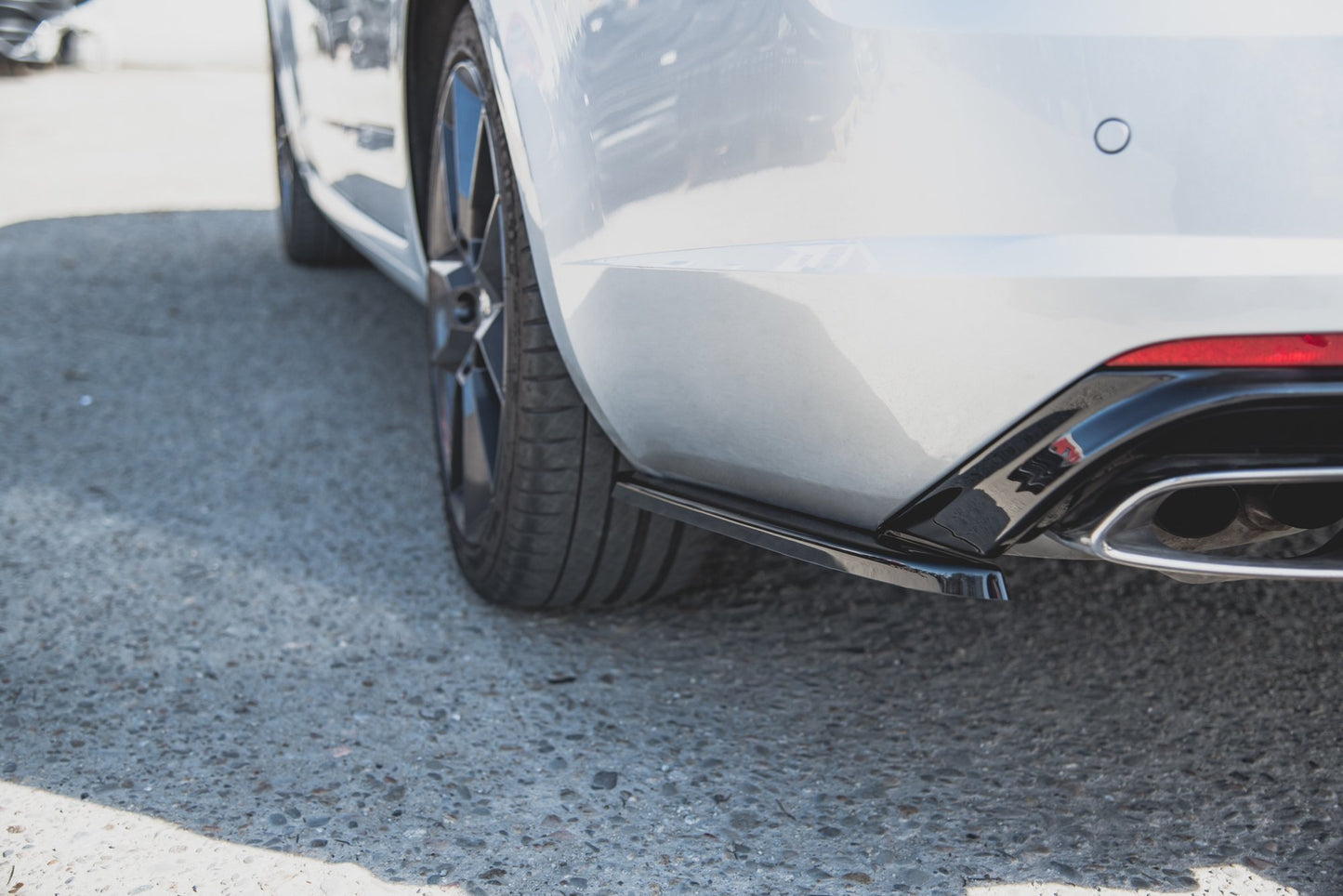 Heck Ansatz Flaps Diffusor V.2 für Skoda Octavia RS Mk3/Mk3 FL Hatchback/Kombi  schwarz Hochglanz