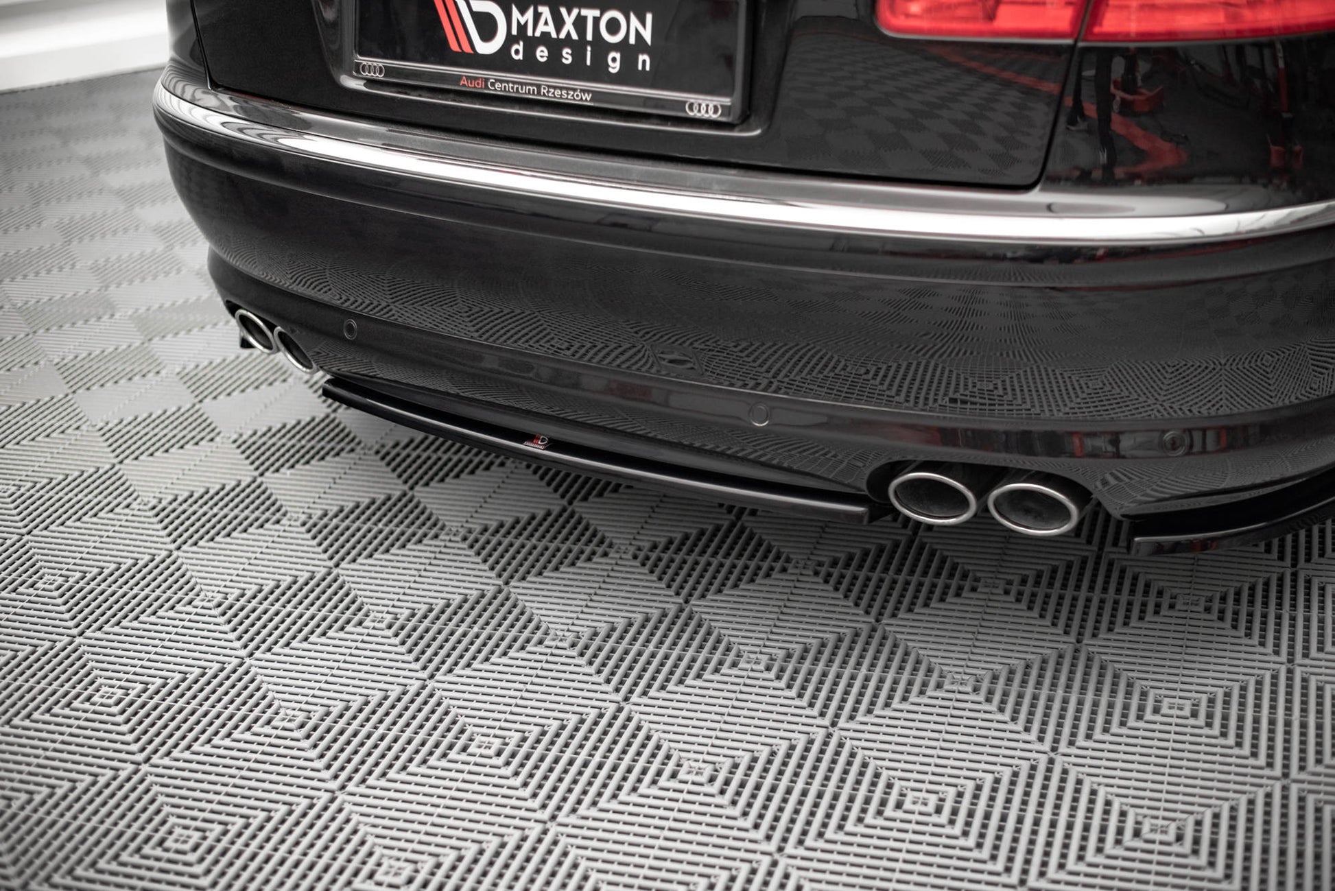Mittlerer Diffusor Heck Ansatz für Audi S8 D3 schwarz matt