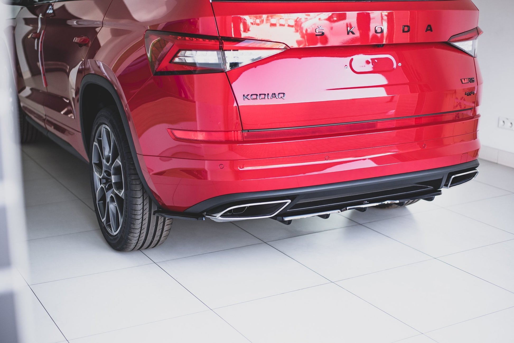 Heck Ansatz Flaps Diffusor für Skoda Kodiaq RS schwarz Hochglanz
