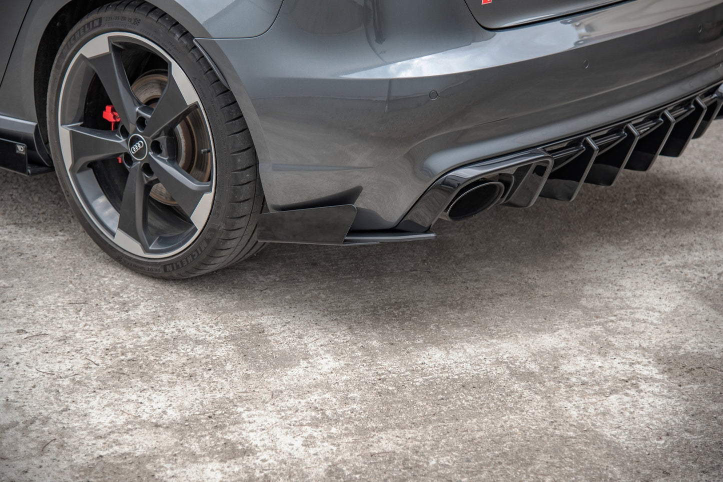 Robuste Racing Heck Ansatz Flaps Diffusor +Flaps für Audi RS3 8V Sportback schwarz Hochglanz