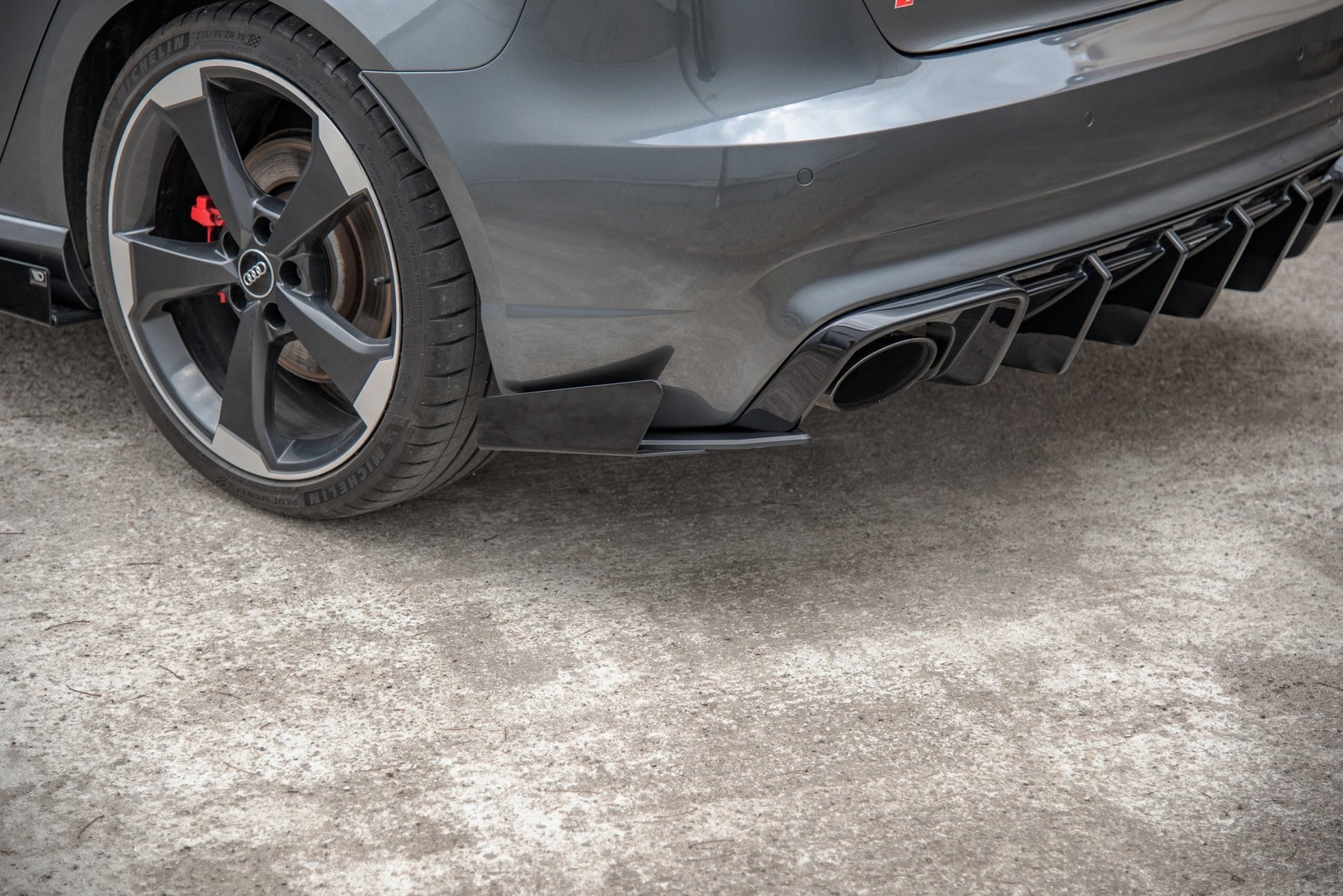 Robuste Racing Heck Ansatz Flaps Diffusor +Flaps für Audi RS3 8V Sportback schwarz Hochglanz