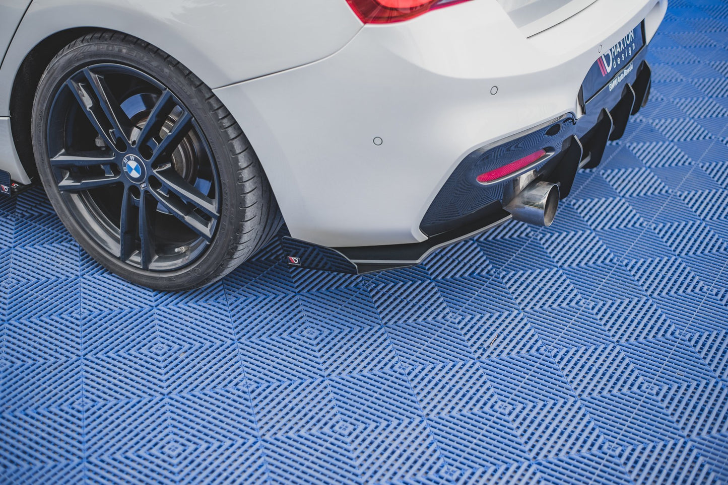 Robuste Racing Heck Ansatz Flaps Diffusor V.2 +Flaps für BMW 1er F20 M140i  schwarz Hochglanz