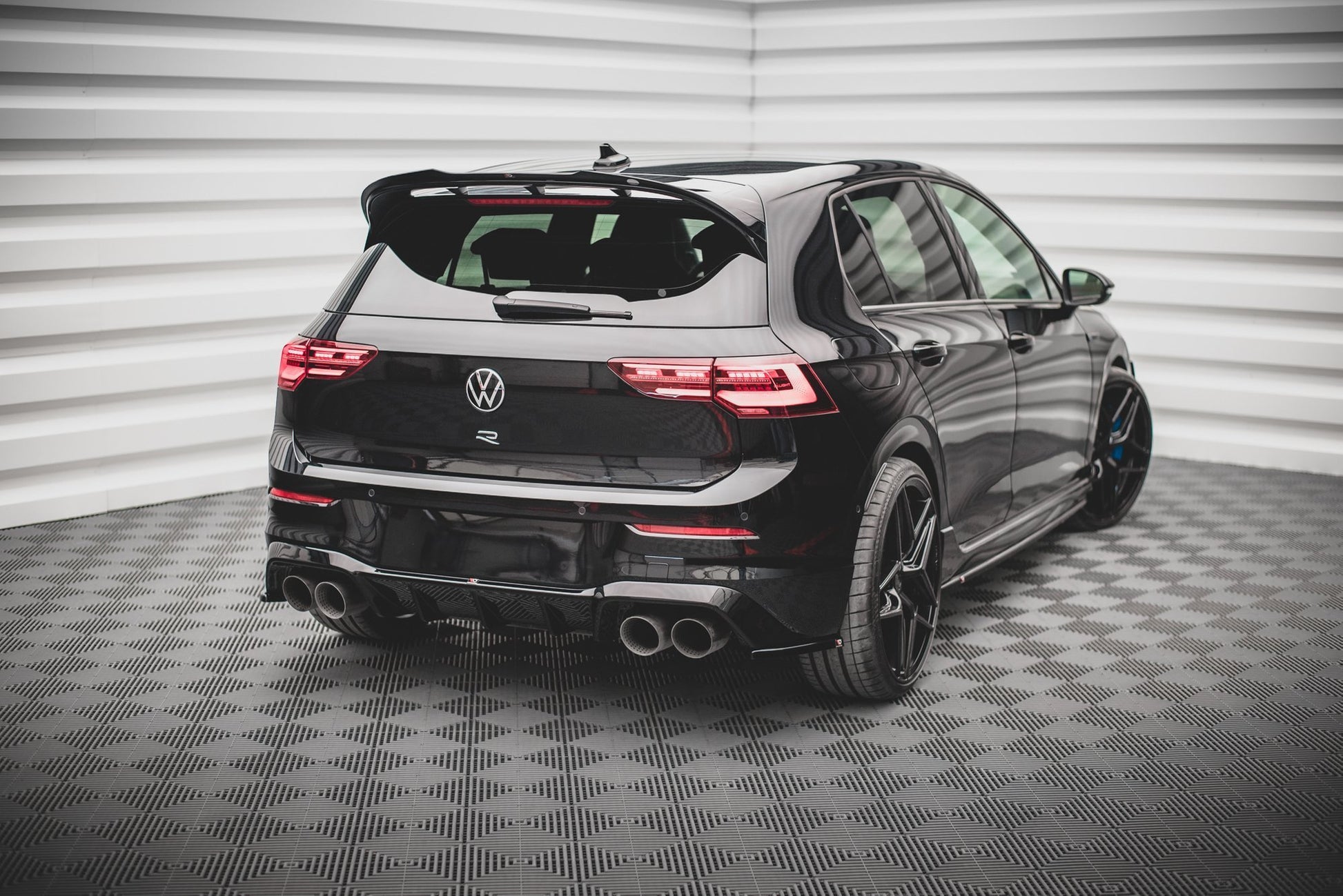Heck Ansatz Flaps Diffusor V.3 für Volkswagen Golf R Mk8 Carbon Look
