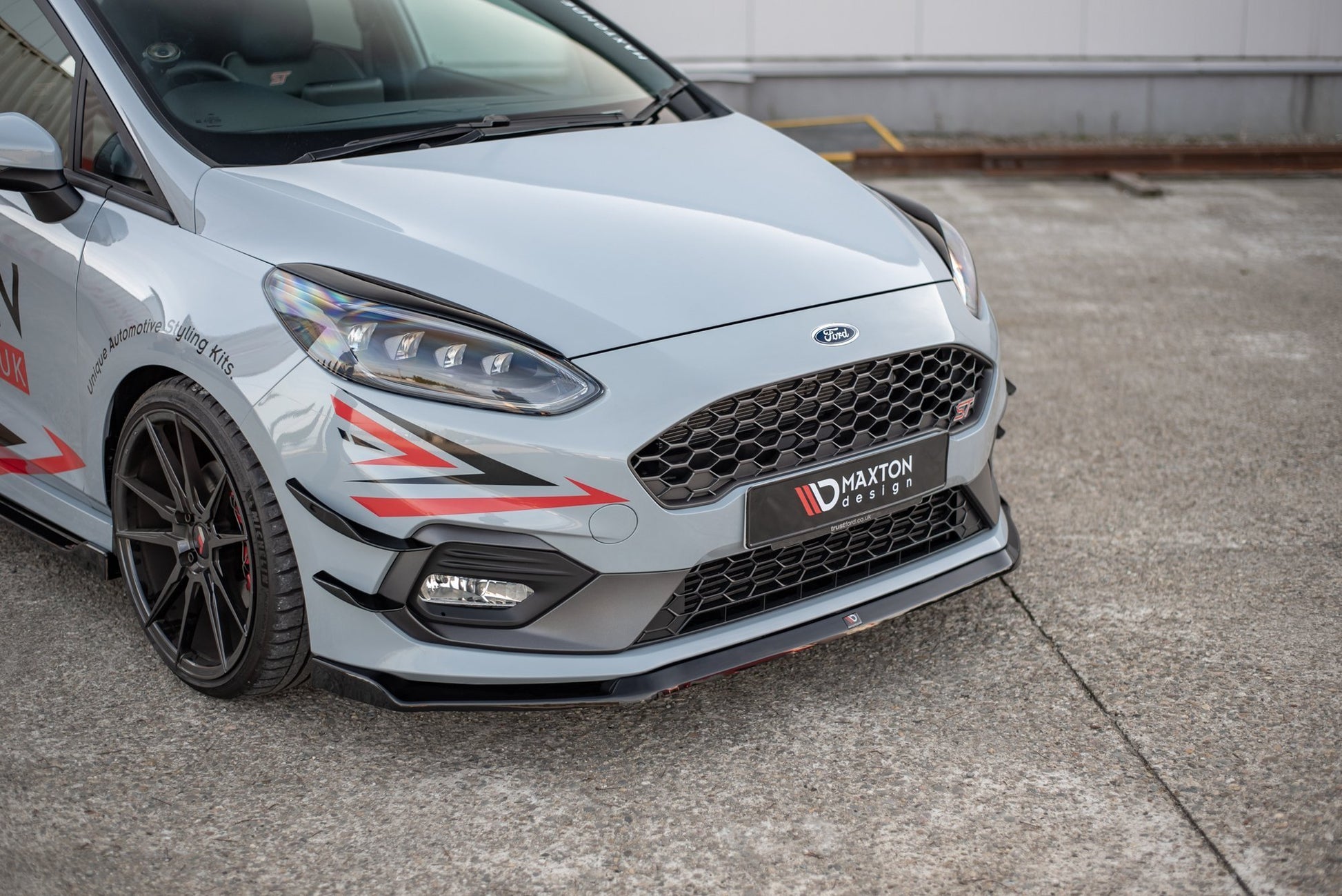 Front Ansatz V.5 für Ford Fiesta Mk8 ST / ST-Line schwarz Hochglanz