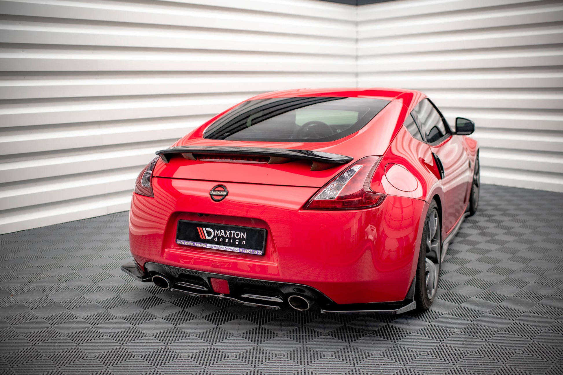 Mittlerer Diffusor Heck Ansatz V.2 für Nissan 370Z  schwarz Hochglanz