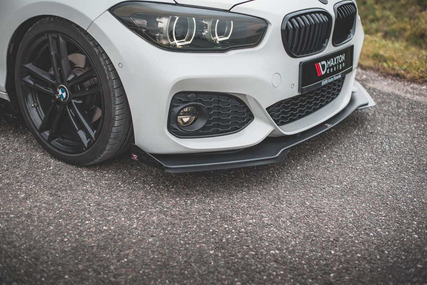 Robuste Racing Front Ansatz V.3 für passend +Flaps für BMW 1er F20 M-Paket Facelift / M140i  schwarz Hochglanz