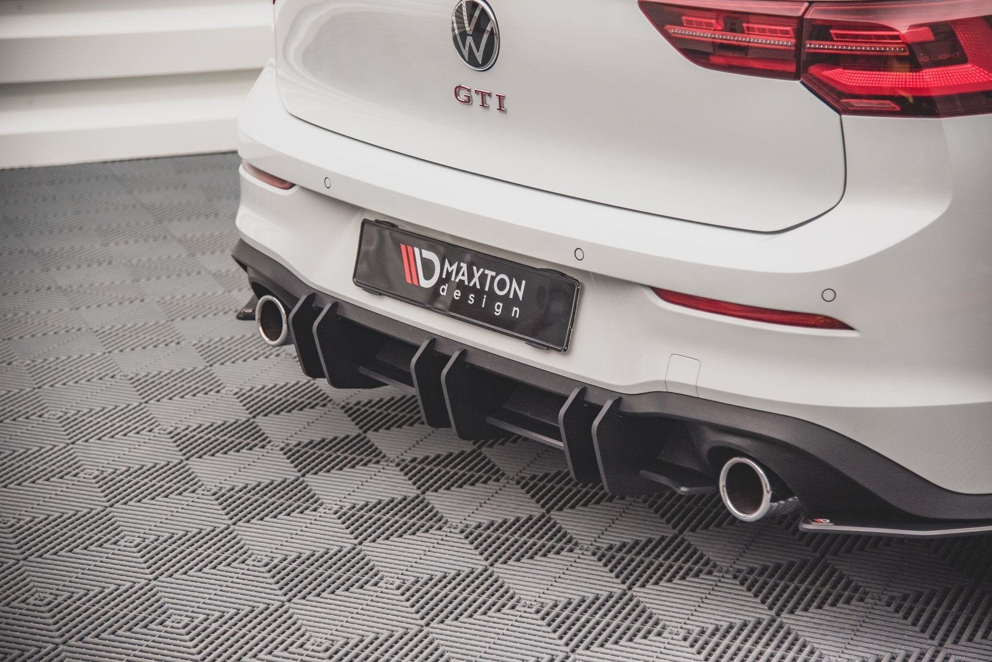 Robuste Racing Heckschürze V.2 für Volkswagen Golf 8 GTI – Tuning King