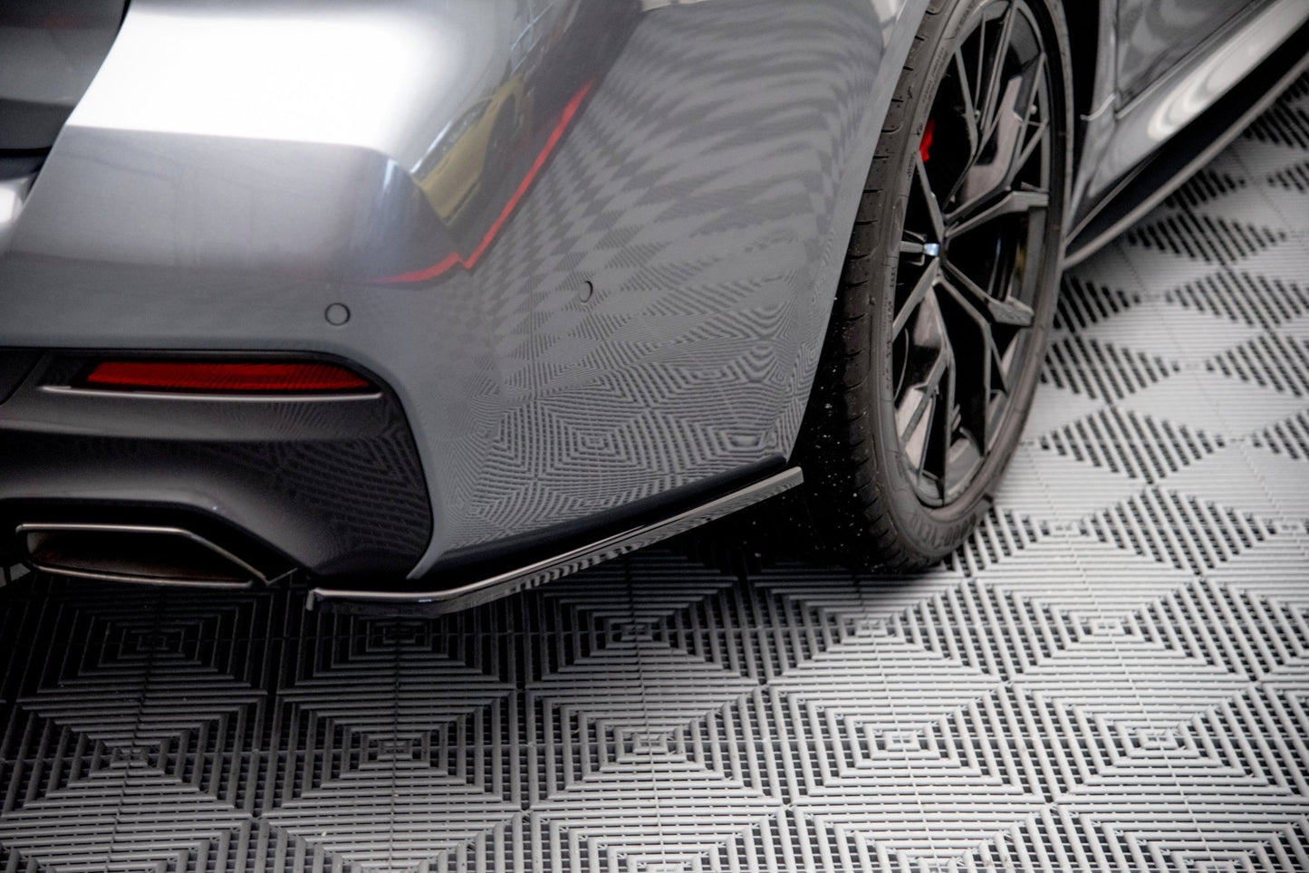 Heck Ansatz Flaps Diffusor für BMW 5er G30 Facelift M-Paket schwarz matt