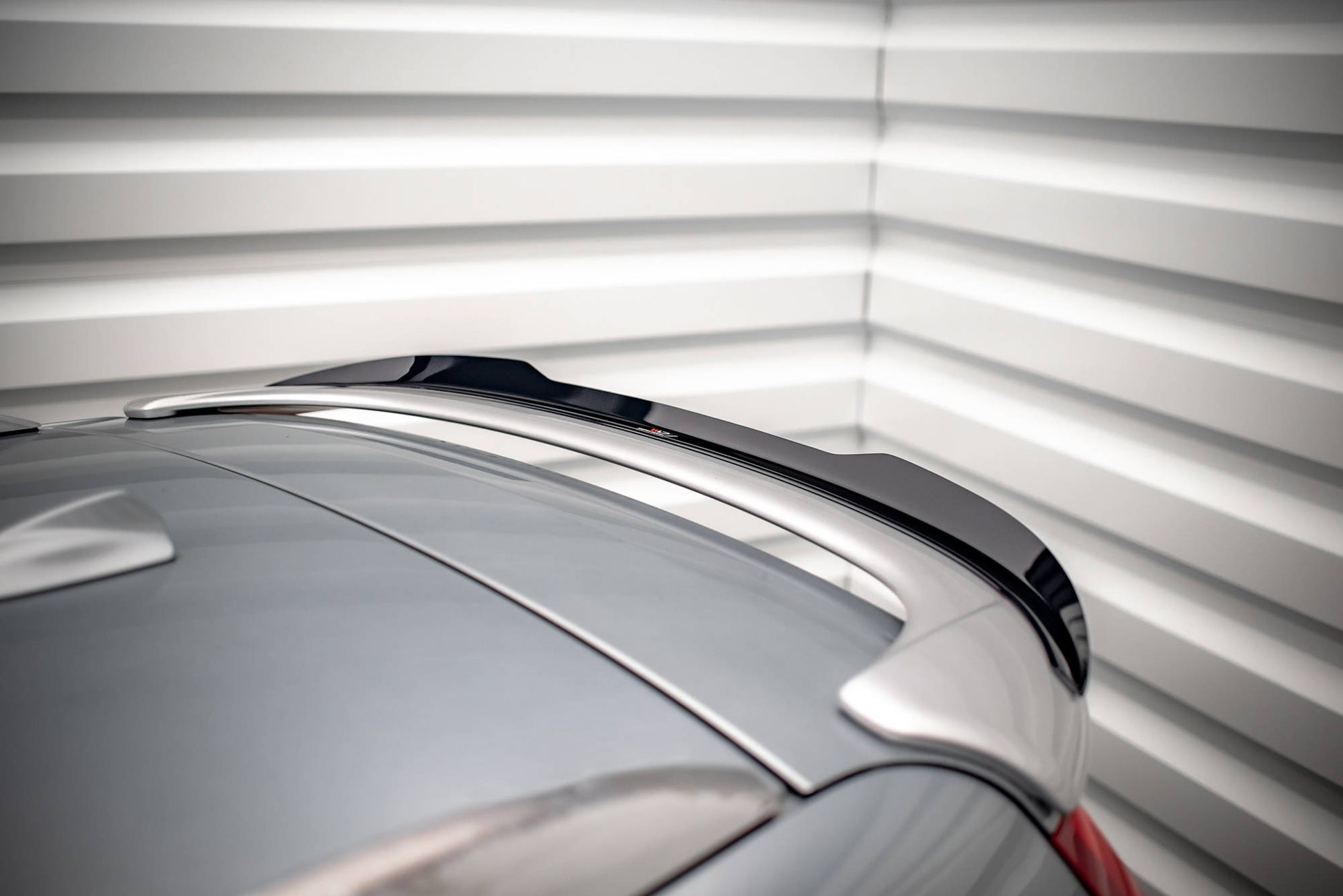 Spoiler CAP V.1 für Volvo V70 Mk3 schwarz Hochglanz