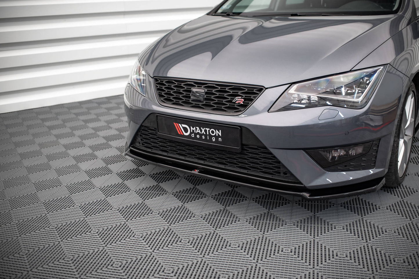 Front Ansatz V.2 für Seat Leon FR / Cupra Mk3 schwarz Hochglanz