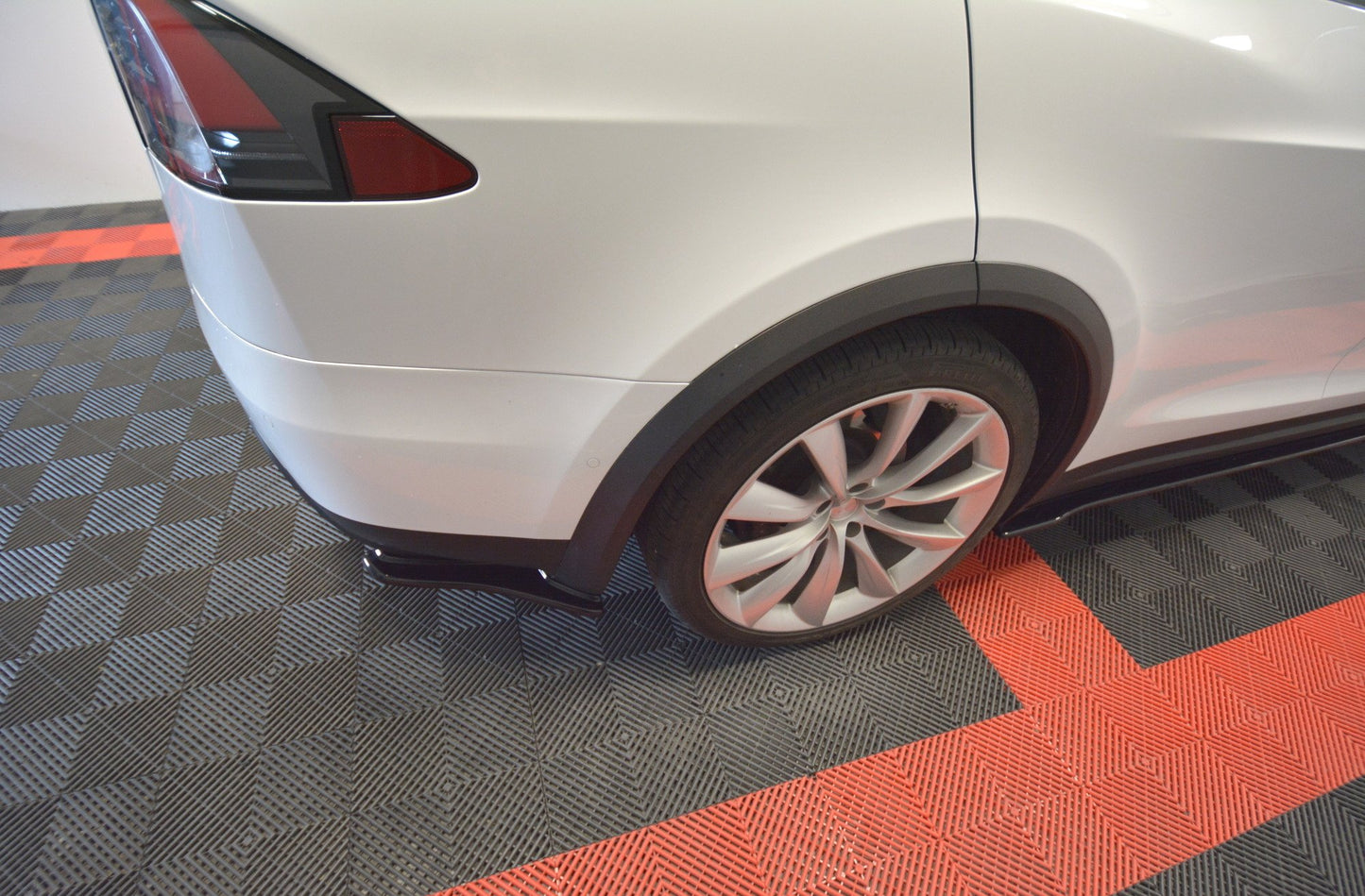Heck Ansatz Flaps Diffusor V.1 für TESLA MODEL X  schwarz matt