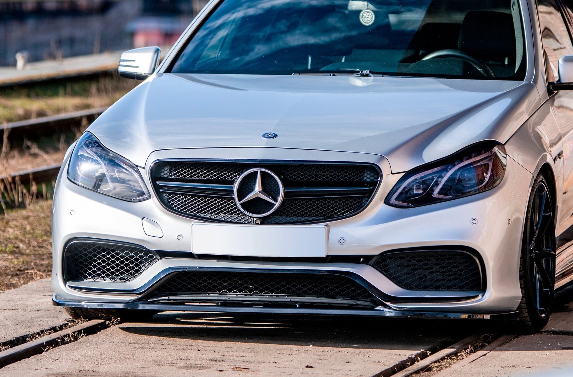 Front Ansatz für Mercedes-Benz E63 AMG Limousine W212 Facelift Carbon Look
