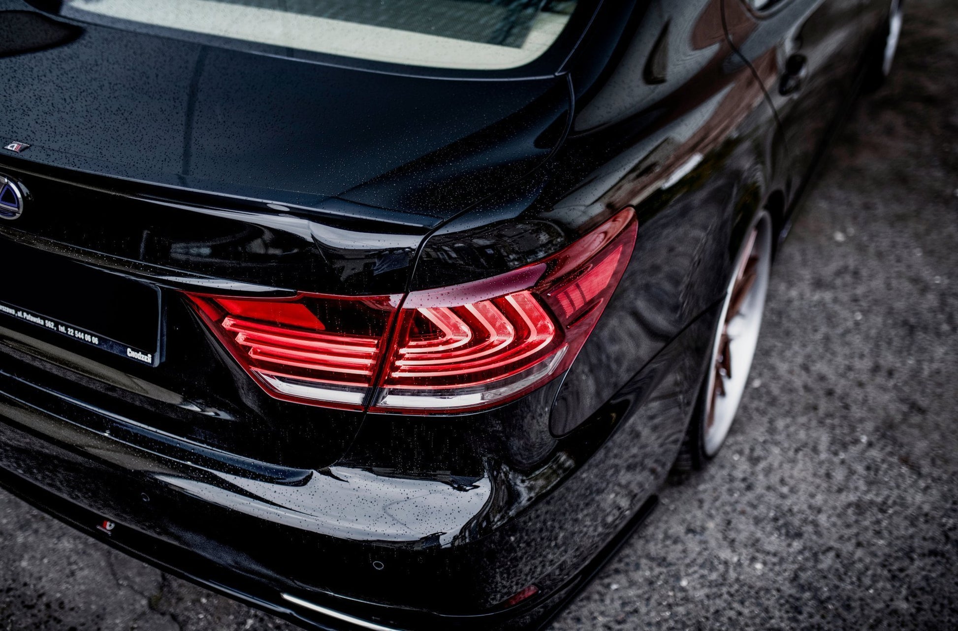 Spoiler CAP für Lexus LS Mk4 Facelift schwarz Hochglanz