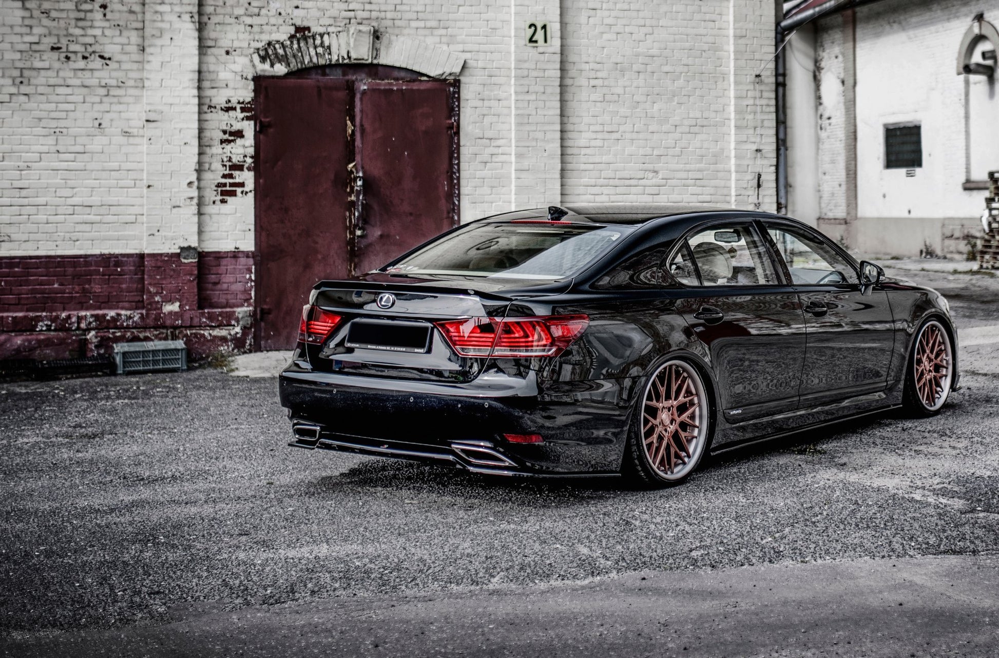 Mittlerer Diffusor Heck Ansatz für Lexus LS Mk4 Facelift schwarz Hochglanz