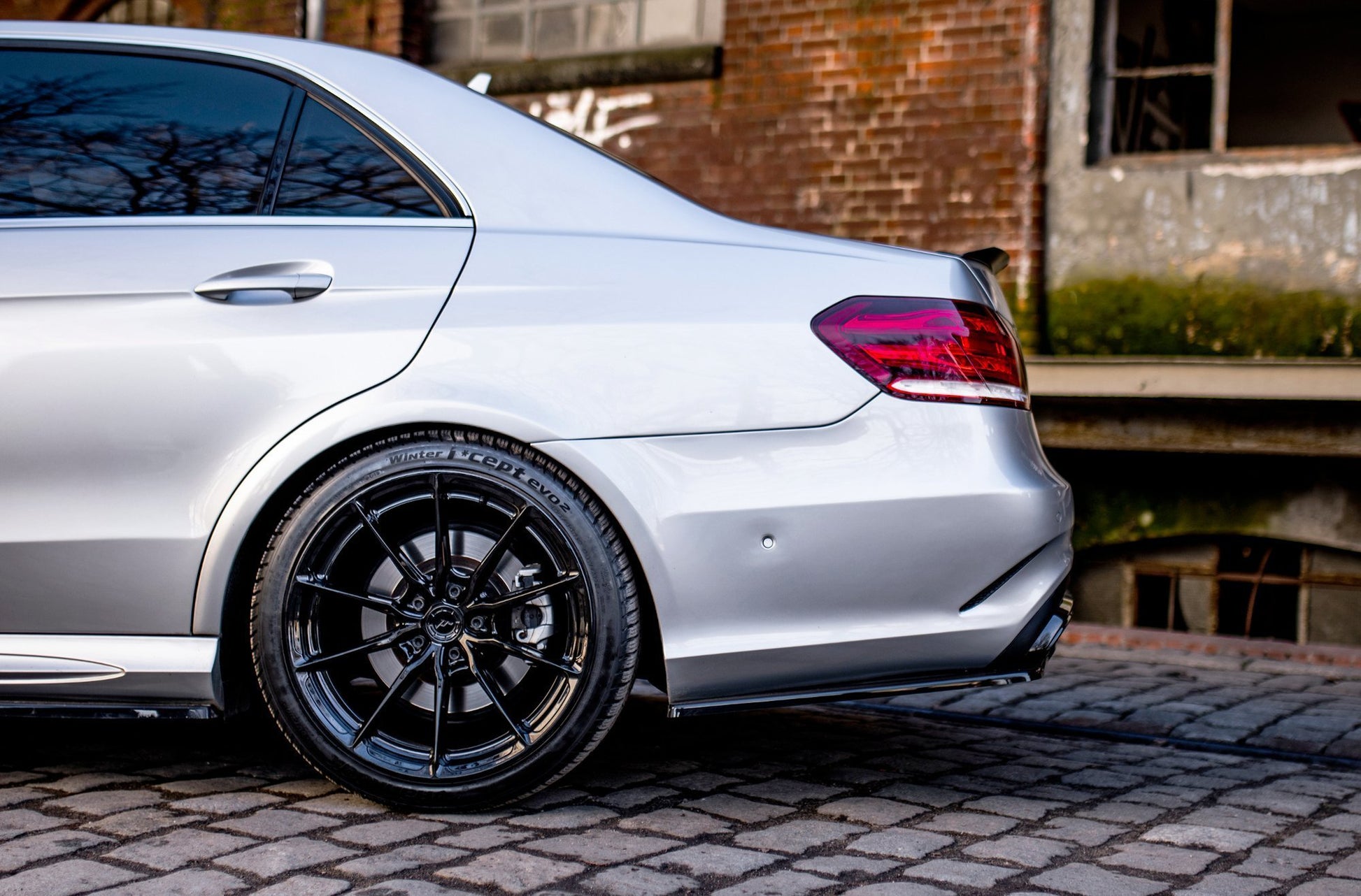 Mittlerer Diffusor Heck Ansatz DTM Look für Mercedes-Benz E63 AMG Limousine W212 Facelift schwarz Hochglanz